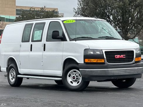 Used 2024 GMC Savana 2500 w/ Driver Convenience Package image 2