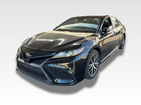 Used 2022 Toyota Camry SE AWD/4WD image 1