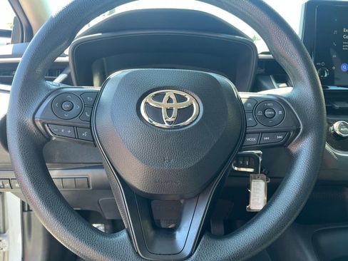 Used 2025 Toyota Corolla LE FWD image 23