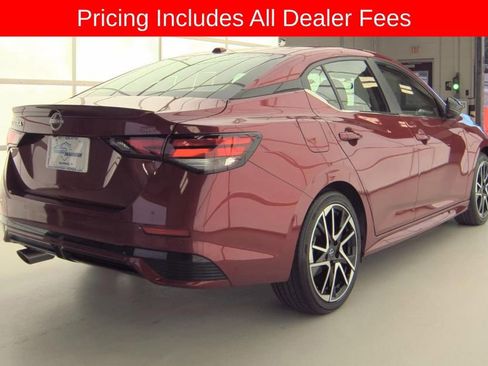 Certified 2025 Nissan Sentra SR FWD image 4