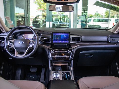 Used 2023 Ford Explorer Limited image 15