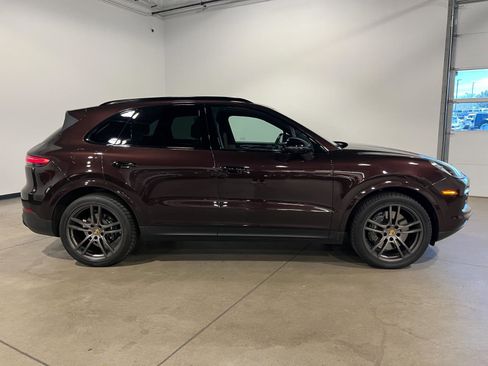 Used 2023 Porsche Cayenne Platinum Edition AWD/4WD image 2