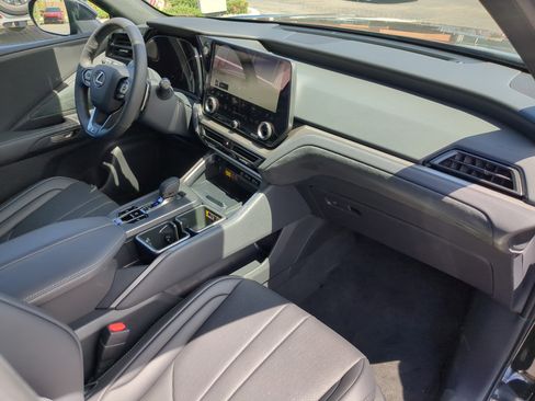 New 2026 Lexus TX 500h AWD image 11