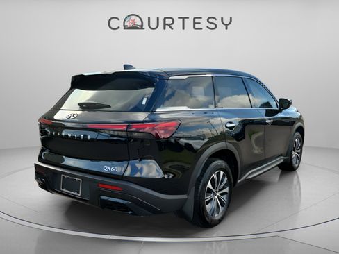 Certified 2025 INFINITI QX60 Pure image 3
