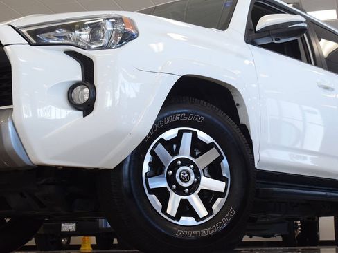 Used 2018 Toyota 4Runner TRD Off-Road Premium AWD/4WD image 9