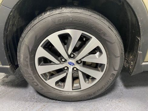 Used 2020 Subaru Outback Premium image 5