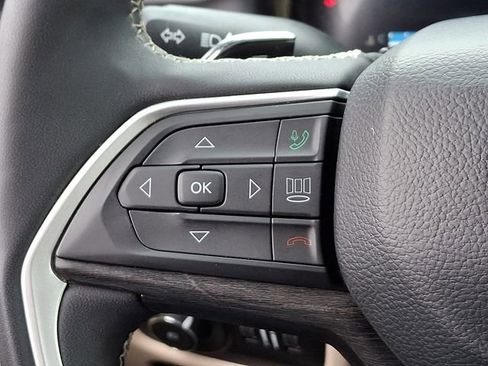 Used 2023 Jeep Grand Cherokee Limited w/ Black Appearance Package image 21