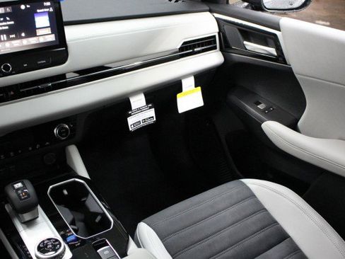 New 2025 Mitsubishi Outlander SE image 22