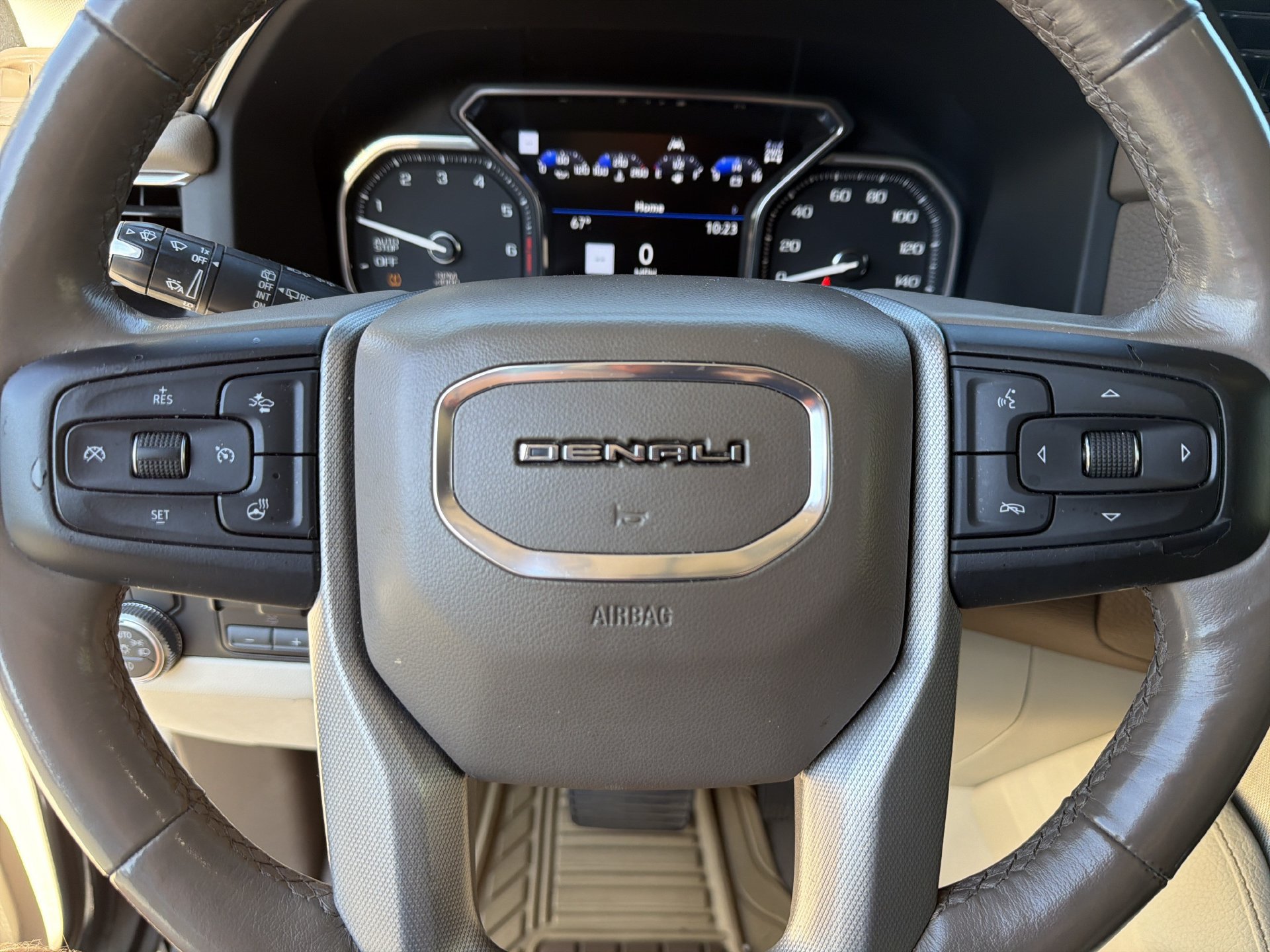 Used 2021 GMC Yukon Denali w/ Denali Premium Package AWD/4WD image 8