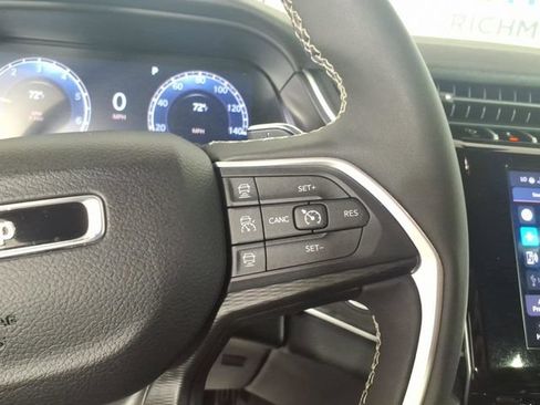Used 2024 Jeep Grand Cherokee L Laredo AWD/4WD image 17