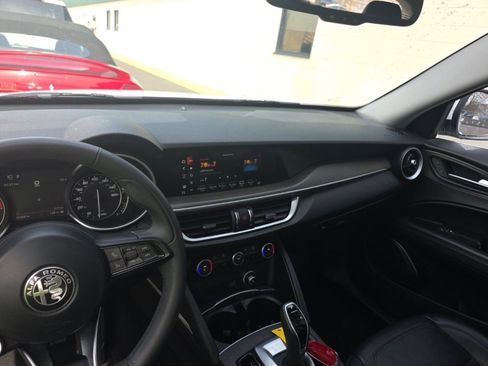 Used 2021 Alfa Romeo Stelvio Ti image 5