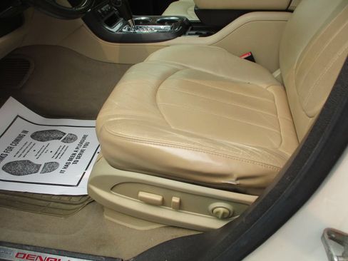 Used 2011 GMC Acadia Denali AWD/4WD image 10