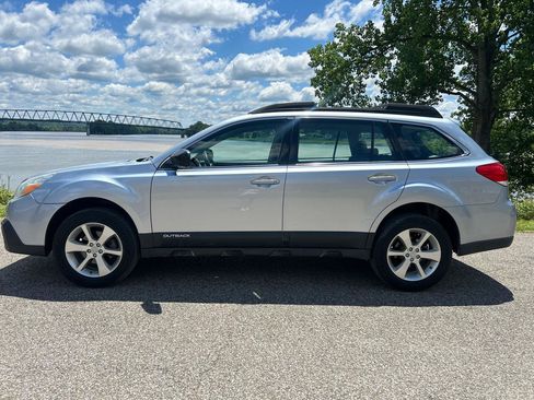 Used 2014 Subaru Outback 2.5i w/ Alloy Wheel Package AWD/4WD image 2