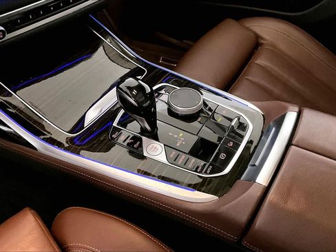 Used 2020 BMW X7 xDrive40i w/ Premium Package image 16