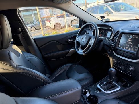 Used 2018 Jeep Cherokee Latitude Plus image 11