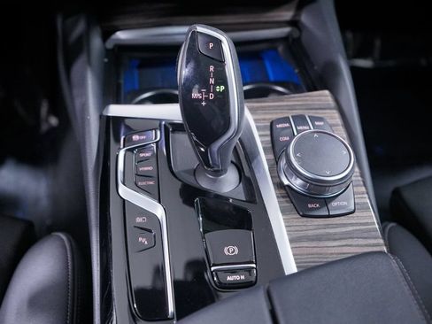 Used 2023 BMW 530e RWD image 13