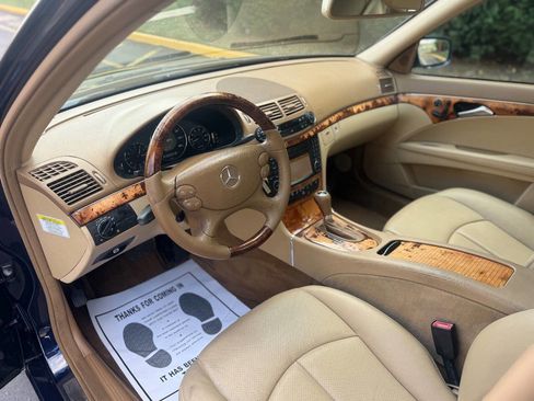 Used 2009 Mercedes-Benz E 350 4MATIC Sedan image 40