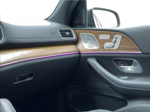 Used 2025 Mercedes-Benz GLS 450 4MATIC image 41
