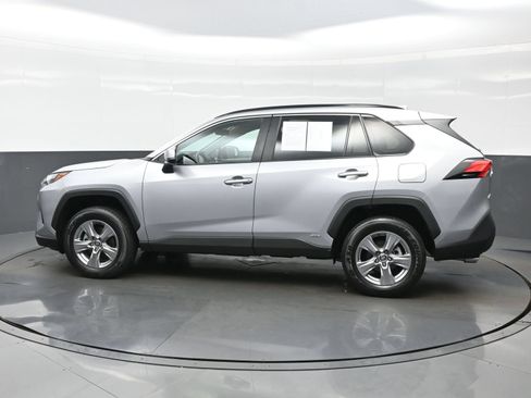Used 2022 Toyota RAV4 XLE w/ Convenience Package AWD/4WD image 3