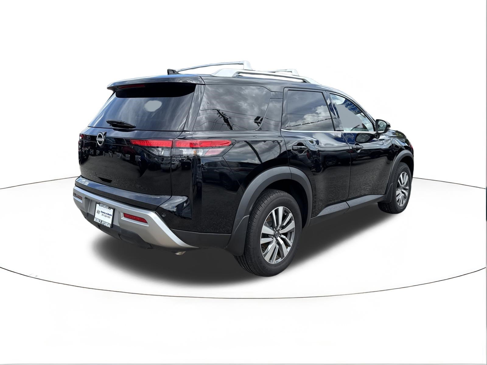 Used 2023 Nissan Pathfinder SL FWD image 3