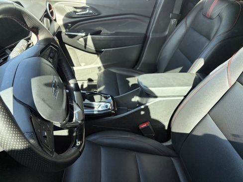 Used 2025 Chevrolet Trax RS FWD image 11
