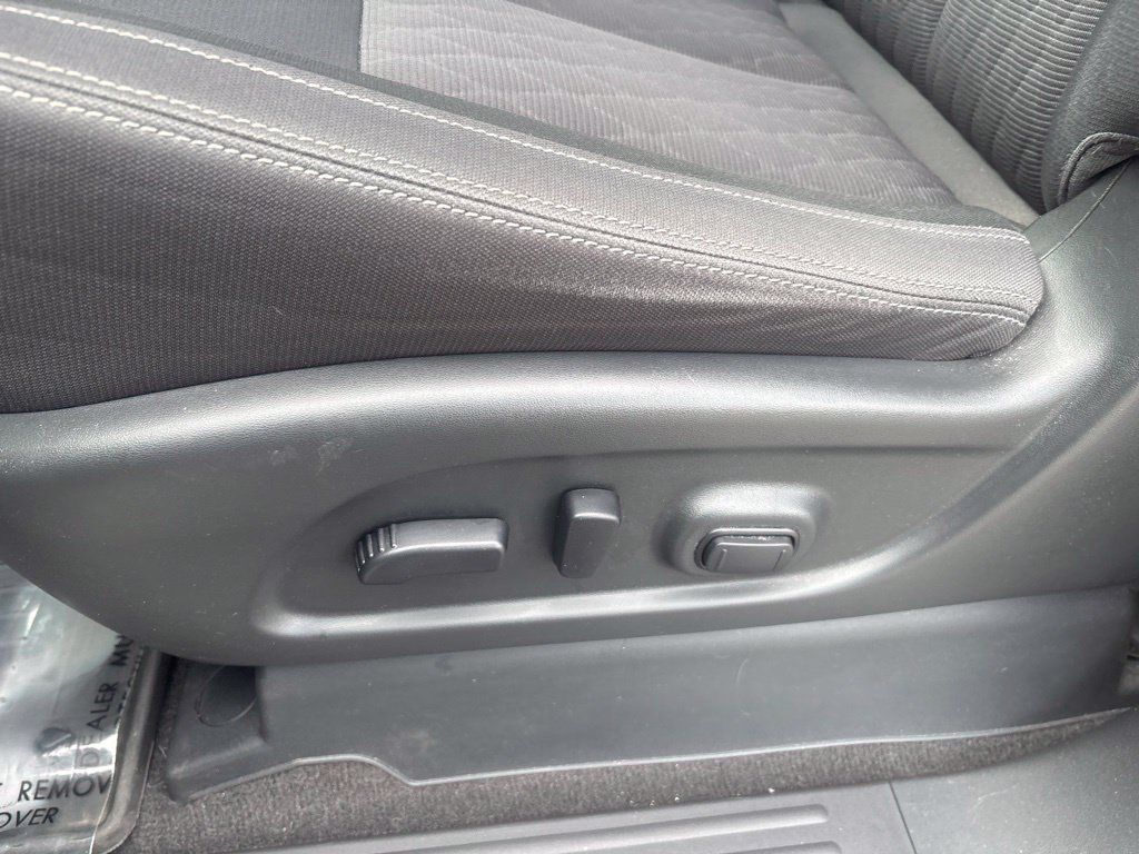 Used 2021 Nissan Titan SV w/ SV Convenience Package AWD/4WD image 16