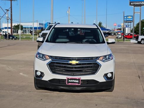 Used 2018 Chevrolet Traverse LT FWD image 2