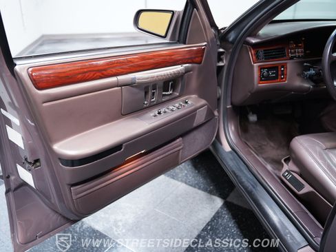 Used 1995 Cadillac De Ville Sedan FWD image 28