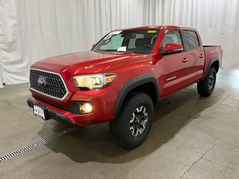 Certified 2019 Toyota Tacoma TRD Off-Road AWD/4WD image 8