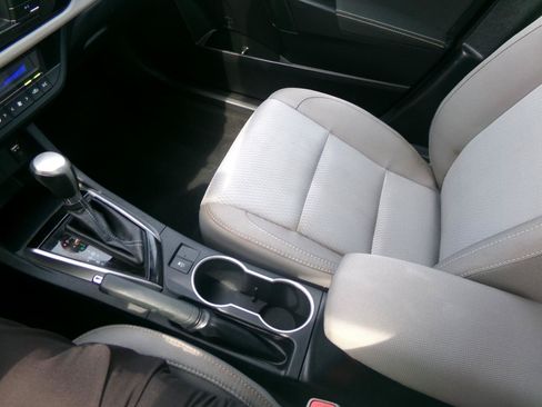 Used 2016 Toyota Corolla LE FWD image 21