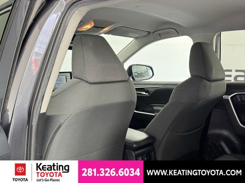 Used 2021 Toyota RAV4 XLE AWD/4WD image 16