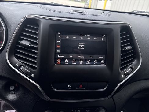 Used 2020 Jeep Cherokee Latitude Plus w/ Cold Weather Group image 19