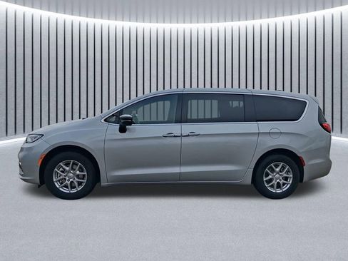 New 2026 Chrysler Pacifica Select image 17