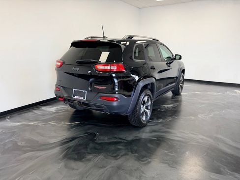 Used 2018 Jeep Cherokee Trailhawk w/ Comfort & Convenience Group AWD/4WD image 21