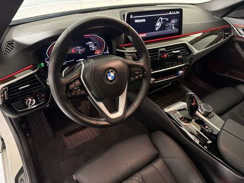 Used 2023 BMW 530i w/ Convenience Package RWD image 4
