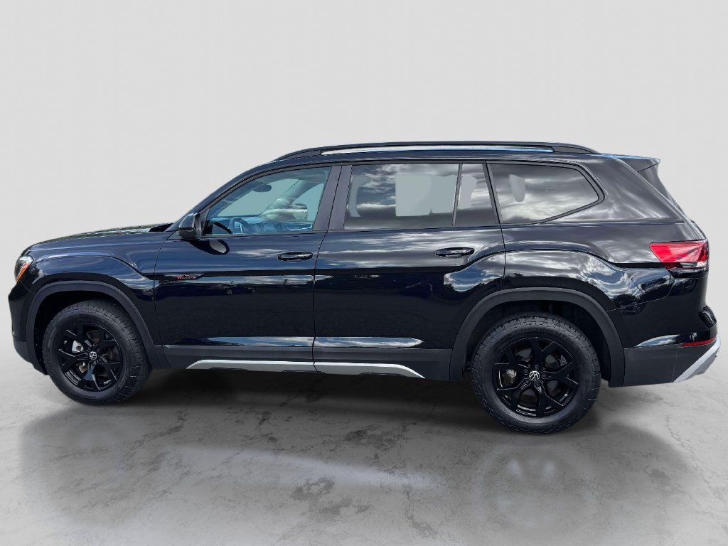 Used 2024 Volkswagen Atlas Peak Edition SE AWD/4WD image 2