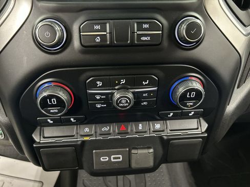Used 2021 Chevrolet Silverado 1500 LT AWD/4WD image 16
