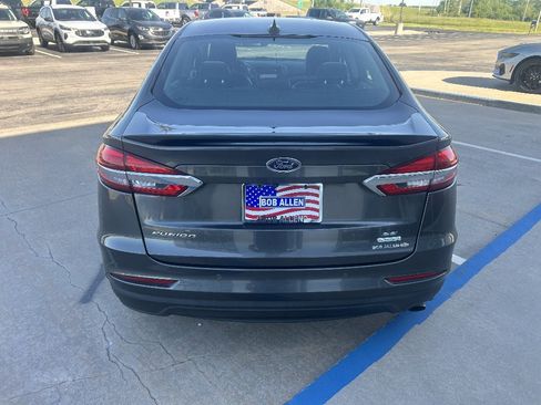 Used 2020 Ford Fusion SE w/ Equipment Group 151A FWD image 4