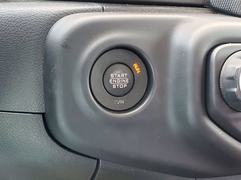 Used 2023 Jeep Gladiator Sport AWD/4WD image 13