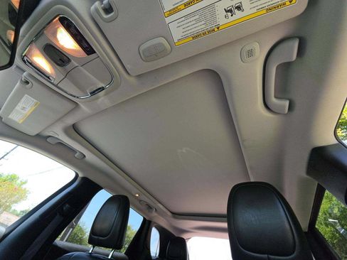 Used 2021 Jeep Cherokee Limited FWD image 8