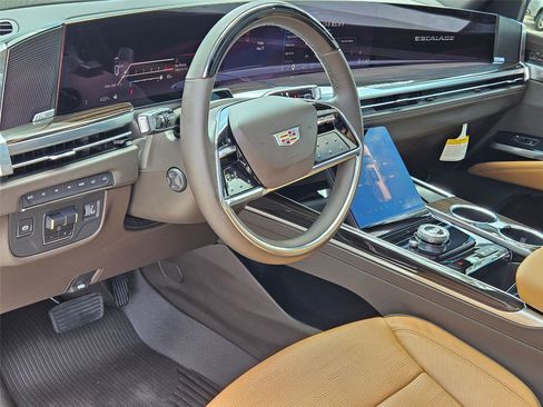 Used 2025 Cadillac Escalade Premium Luxury w/ Touring Package AWD/4WD image 10