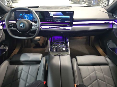 Used 2025 BMW i5 xDrive40 w/ Premium Package AWD/4WD image 18