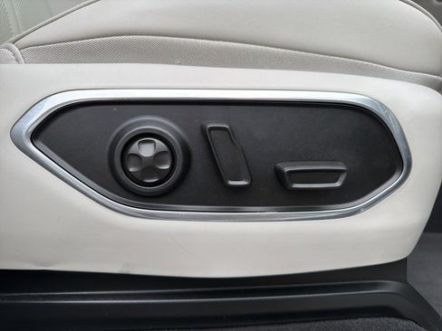 Used 2022 Jeep Wagoneer Series III w/ Premium Group I image 33