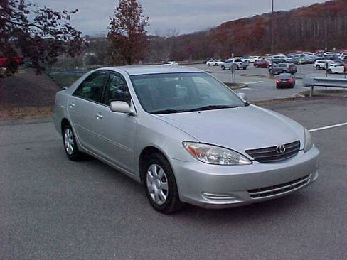 Used 2002 Toyota Camry LE w/ Pkg 2 FWD image 28