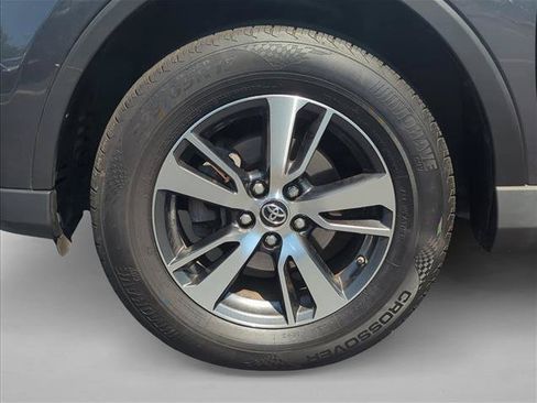 Used 2018 Toyota RAV4 XLE FWD image 16