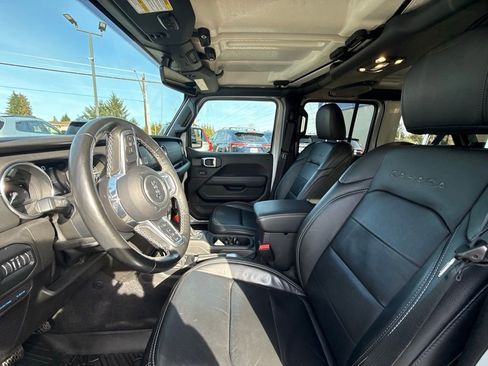Used 2022 Jeep Wrangler Unlimited Sahara w/ Cold Weather Group AWD/4WD image 13