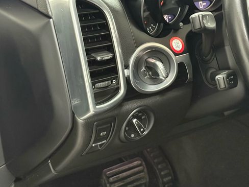 Used 2018 Porsche Cayenne Platinum Edition image 30