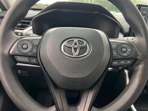 Used 2020 Toyota RAV4 XLE FWD image 20