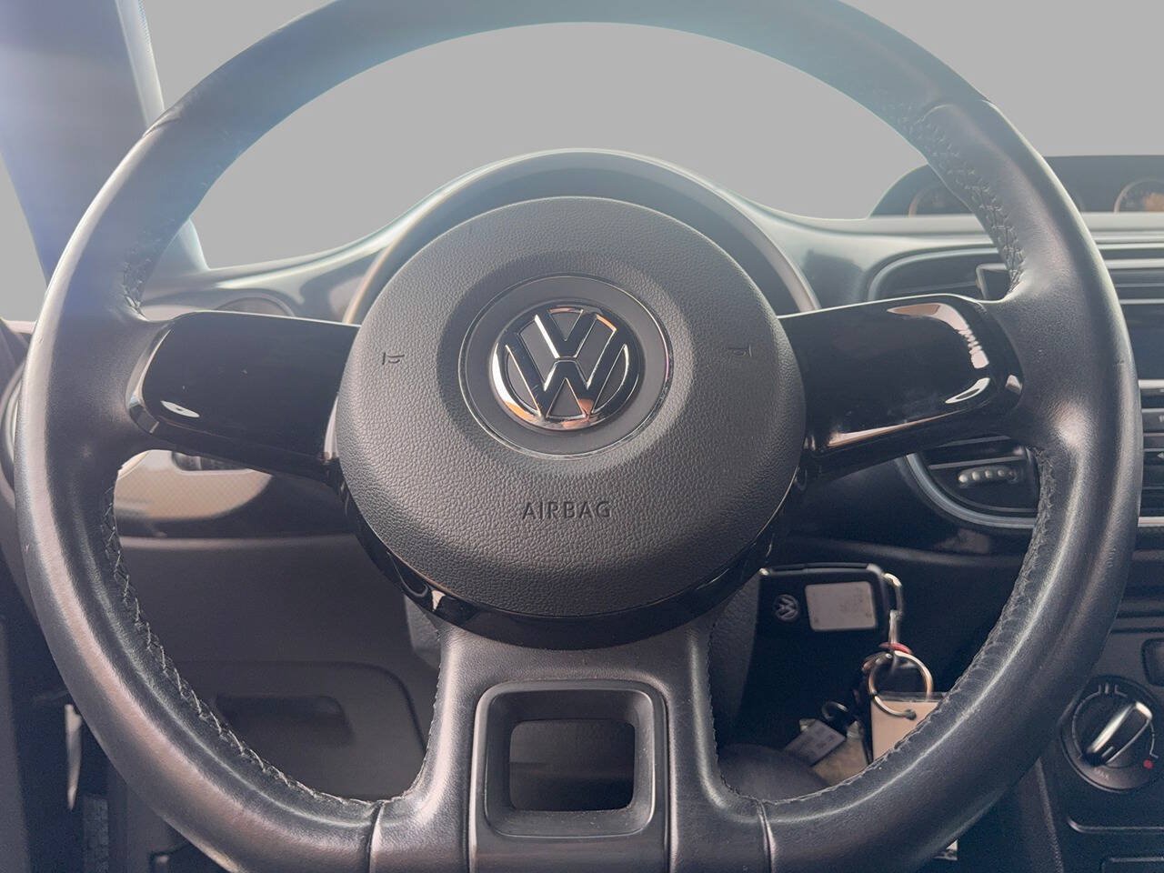 Used 2013 Volkswagen Beetle 2.0T FWD image 32
