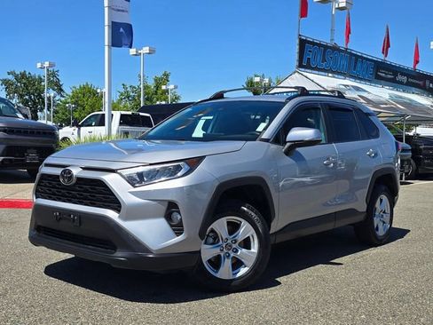 Used 2021 Toyota RAV4 XLE AWD/4WD image 3